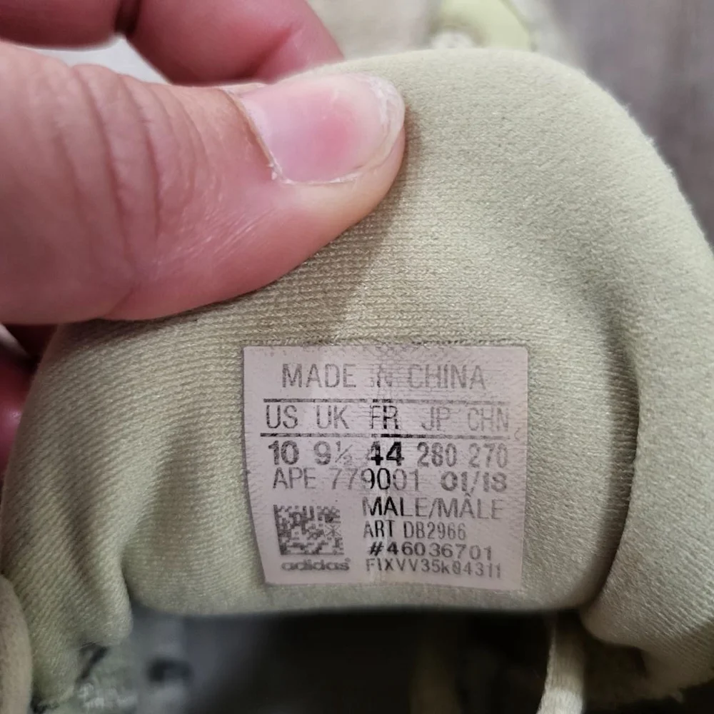 Men's Adidas Yeezy 500‎ Sneakers Beige Size Unknown